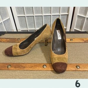 Vintage ISAAC Isaac Mizrahi Size 6.5 (2.5”heel): tan & brown suede color block